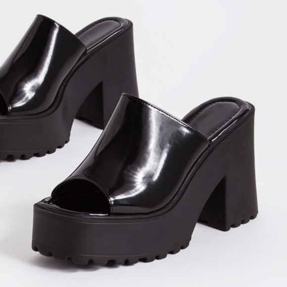 𝙇𝙖𝙨𝙩 𝙎𝙞𝙯 10🖤Chunky Platform Mule Heels - BLACK